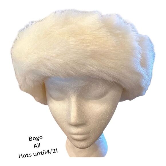Knit hat with fur band excellent condition clean & fresh - Picture 1 of 13